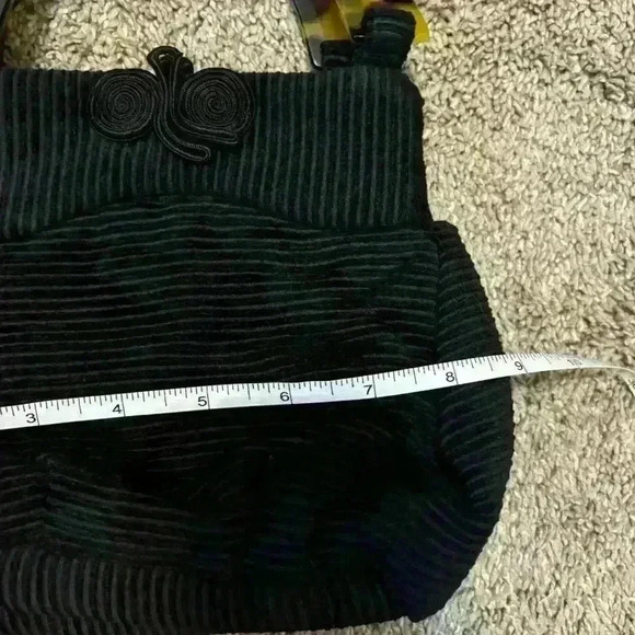 Vintage Paint the Lily Small Clutch Handbag
Black quilted with tortoise handle - Picture 6 of 8